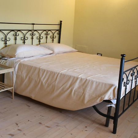 Uras Sa Domu Beccia B&B מראה חיצוני תמונה