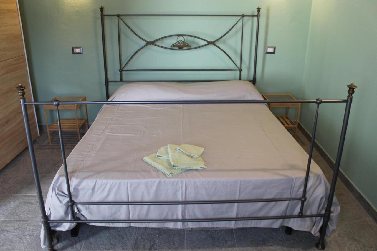 Uras Sa Domu Beccia B&B מראה חיצוני תמונה